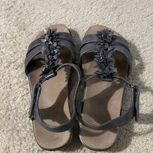 Easy Spirit floral sandals
